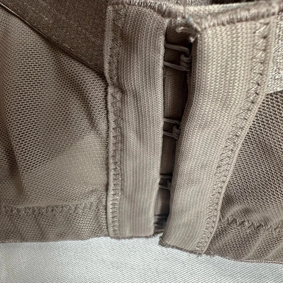 Cacique brown bra with embroidered flowers size 44DD - Picture 7 of 11